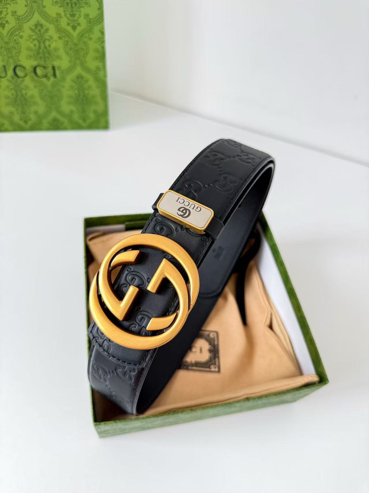 1 GUCCI Reversible belt with Interlocking G buckle - Image 1